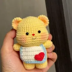 黄色のクマのぬいぐるみ