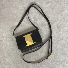 極 美品 サルヴァトーレフェラガモ ヴァラリボン 金具 レザー ショルダーバッグ
