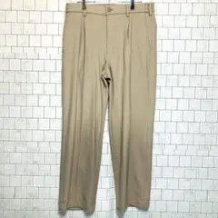 ユニクロ ベージュ スラックス Mサイズ　シンプル 人気デザイン　人気カラー
