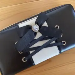 リボンとストーン装飾の財布