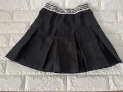 黒 プリーツスカート ロゴ入りウエストバンド