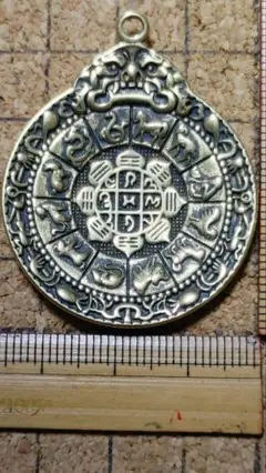 チベットラサ直送「九宮八卦」35×40㎜ 12g、金色　真鍮 魔除け 裏★大特価