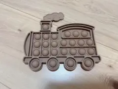 プッシュポップ 機関車 スリコ 3coins スクイーズ 知育玩具 赤ちゃん