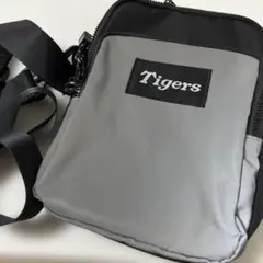 阪神タイガース　光るショルダーバッグ