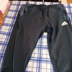 adidas ダークブルートレーニングパンツ