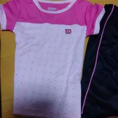 Wilson とadidasのピンク水玉ジャージと黒ショートパンツセット