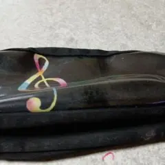 音符デザインの黒いメガネケース