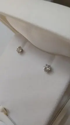 ダイヤモンド ピアス