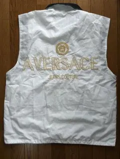 ヴェルサーチ　ベスト　アウター　バロック　メデューサ　ブラック系　46 VERSACE(ヴェルサーチェ) ダウンベスト(メンズ) - 海外通販のBUYMA