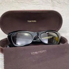 【美品・ケース付き】トムフォード サングラス 黒縁 TF139 01J