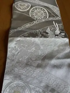 銀色　正絹　帯地　ハギレ