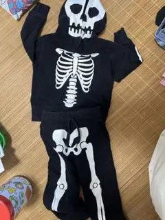 エイチアンドエムの骸骨スエット