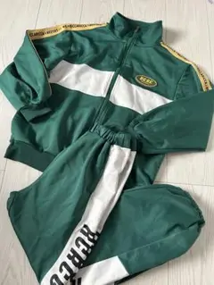 キッズ　ジャージ上下セットサイズ150 センチ　グリーン