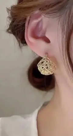 透かし彫りフープピアス