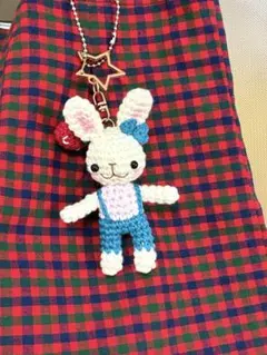 あみぐるみハンドメイドベビーうさぎのキーホルダー（青）