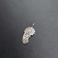 ホピ族　サンフェイス　WILLIS HUMEYESTEWA　ペンダントトップ