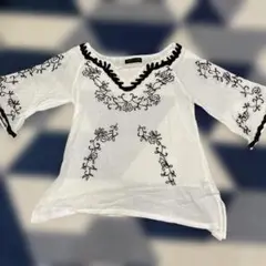 刺繍ブラウス‼️