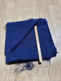69昭和レトロ　濃紺の生地 約92x 160 未使用品　端にほつれあり