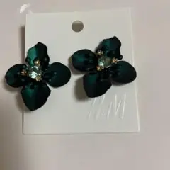 新品　安室奈美恵　コラボH&M ダークグリーン フラワーピアス
