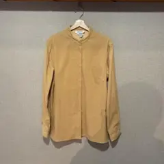 ノーカラーシャツ からし色