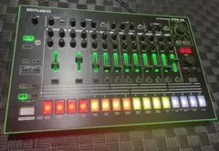 Roland TR-8
