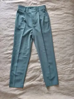 ノークさらさらハイウエストセンタープレステーパードパンツ
