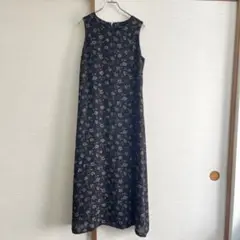 ロングワンピース　花柄　黒　茶色　ノースリーブ