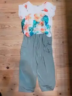 ZARAトップスとグレーのパンツセット
