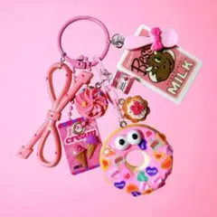 じゃらじゃらキーホルダー　いちごドーナツ　ピンク　アメリカンスイーツ