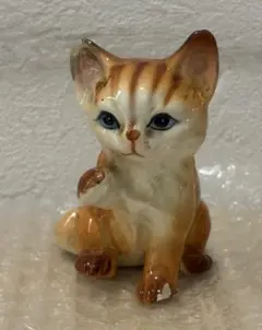 オレンジと白の猫の置物　陶器　招き猫　昭和　レトロ　コレクション 陶芸 日本製