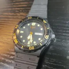 CASIO ダイバーズ 腕時計 MRW-81 ブラック×ゴールド 稼働品
