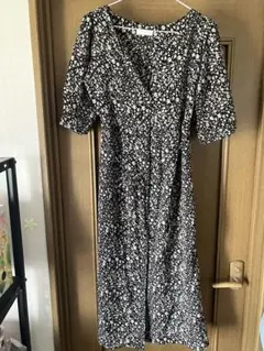 新品　半袖ブラック花柄ロングワンピース