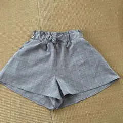 グレーのチェック柄ハーフパンツ 140cm