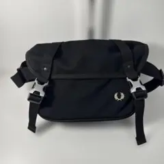 Fred Perry フレッドペリー　ブラック　ショルダーバッグ