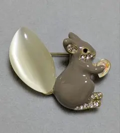 250814◎ジンカネヅ？◎リスのブローチ