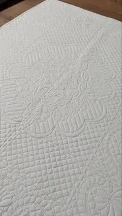 ハンドメイド　ホワイトキルトタペストリー
