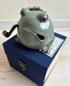 美品 カエルの陶器置物 グレー