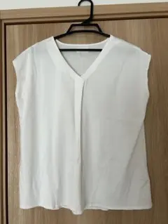 【Alma Design】Vネック ノースリーブカットソー