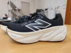 新品☆ニューバランス フレッシュフォームX More v5厚底ランニングシューズ