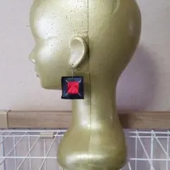 ハンドメイド　布ピアス【額、レッド】