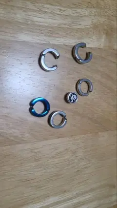 イヤーカフ