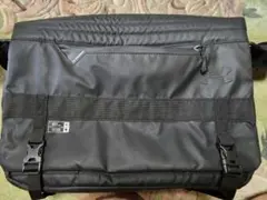 Under Armour ブラック ショルダーバッグ