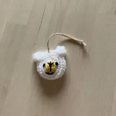 白いクマの顔のチャーム
