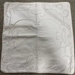 ZARAHOME　刺繍オフホワイト　クッションカバー