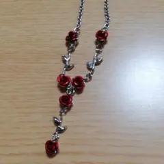 赤い薔薇ネックレス
