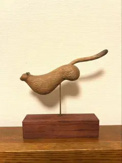 苔むす木工 イルカ 彫刻 木製台座付き 木のパズル S 鯨とイルカ | iichi 日々の暮らしを心地よくする
