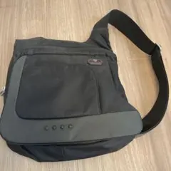 TUMI ブラック ショルダーバッグ