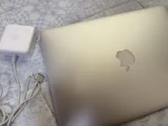 Apple MacBook Air 2017モデル　充電器付き