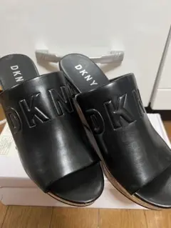 DKNY サンダル