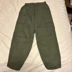 ユニクロ　カーゴパンツ オリーブ 140サイズ